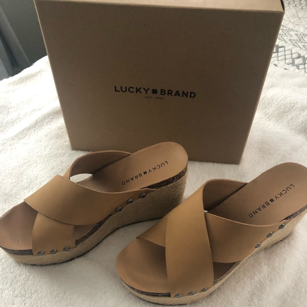 NWOT Lucky Brand Wedge Sandals
